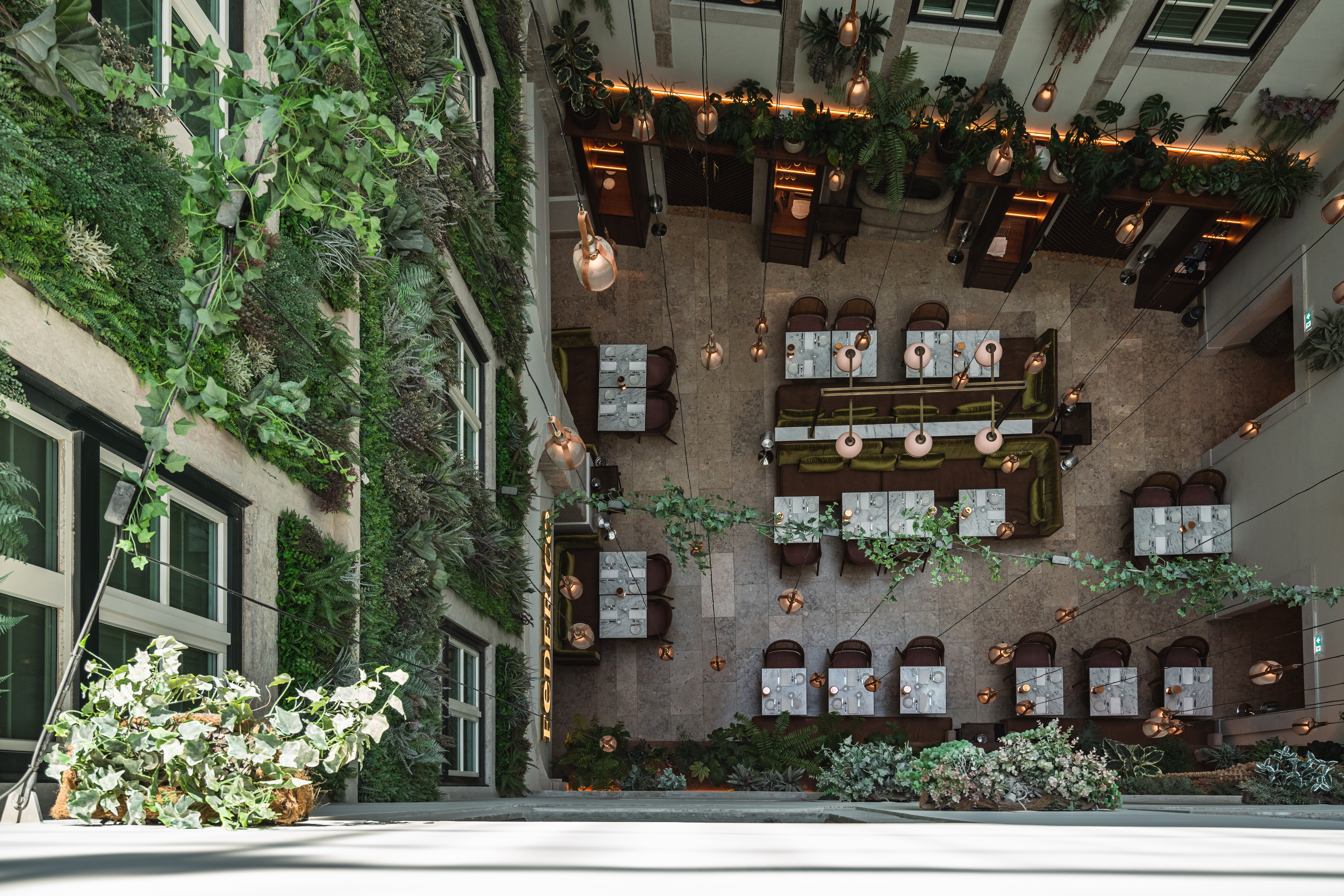 Restaurant & Bar